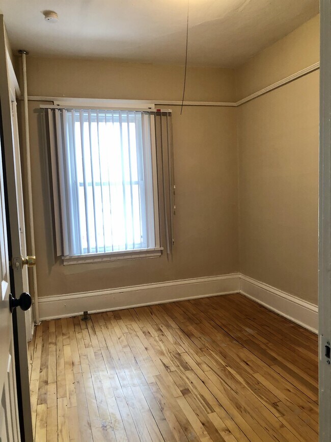 Building Photo - 504 N Asbury St