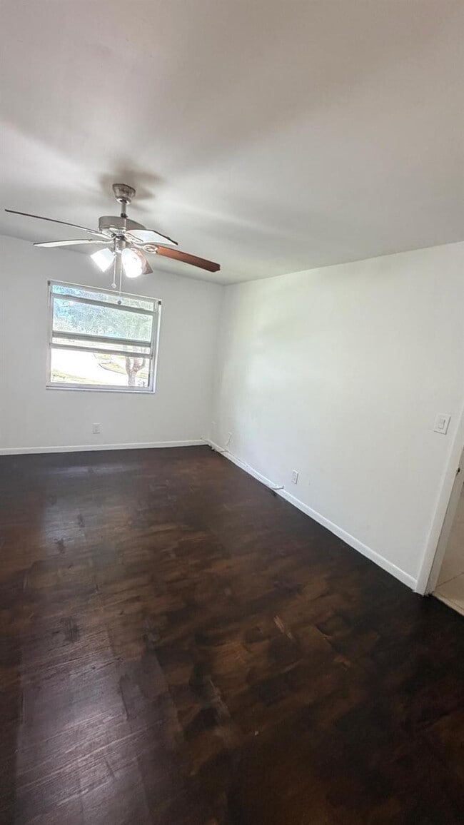 Building Photo - 5515 N Lakewood Cir