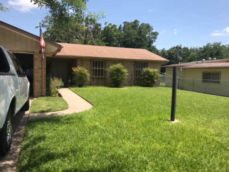 Primary Photo - 7911 Riata Ave