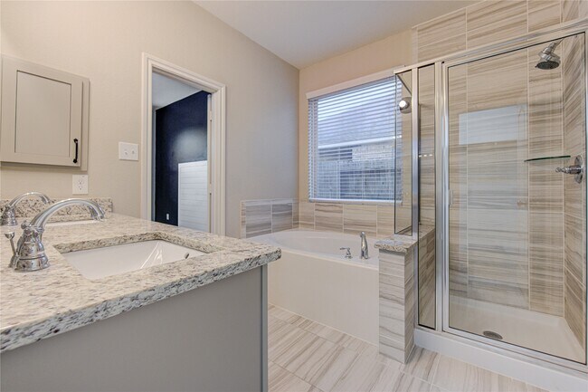 Building Photo - 16855 Big Reed Dr