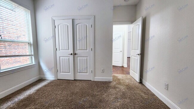 Building Photo - 3808 Hazelhurst Dr