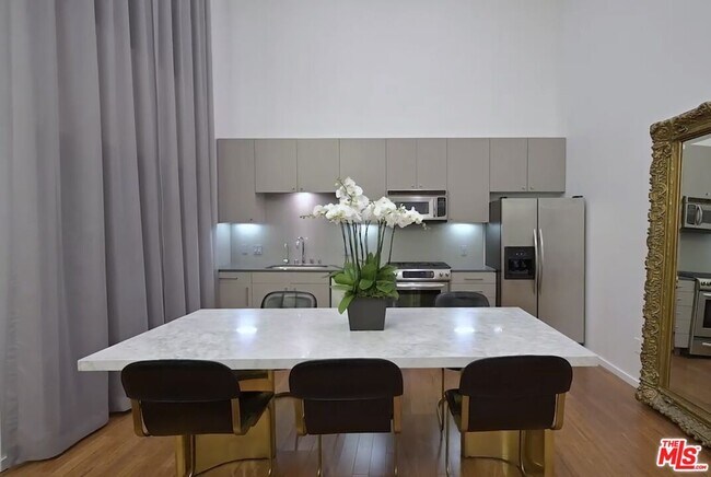 Building Photo - 7062 Hawthorn Ave