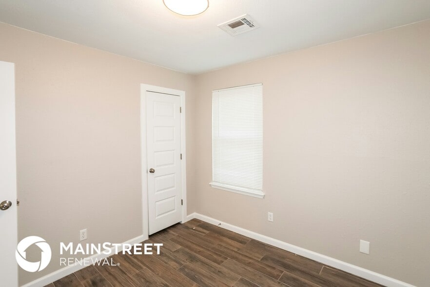 Building Photo - 8917 S Hillcrest Dr