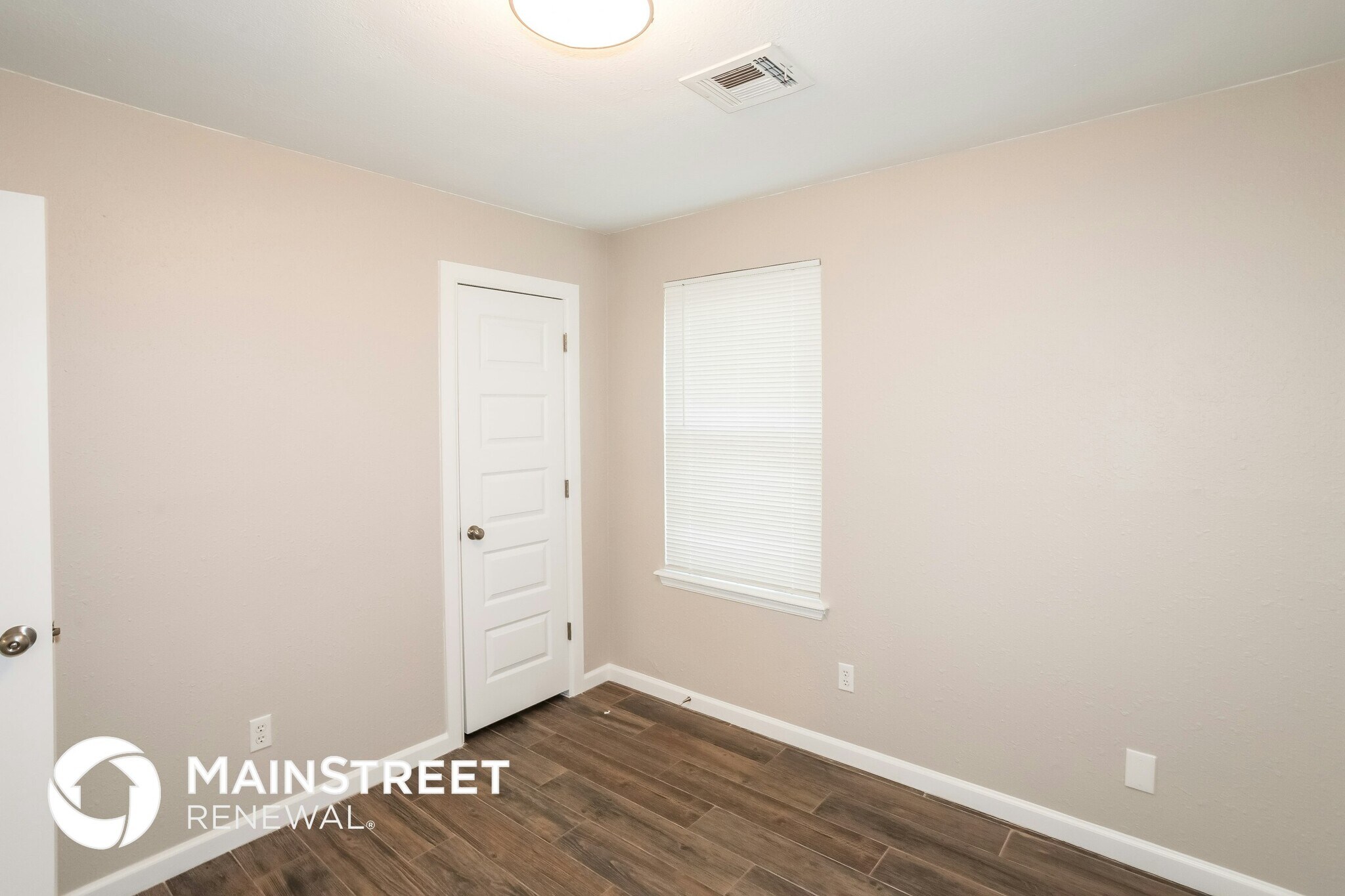 Building Photo - 8917 S Hillcrest Dr