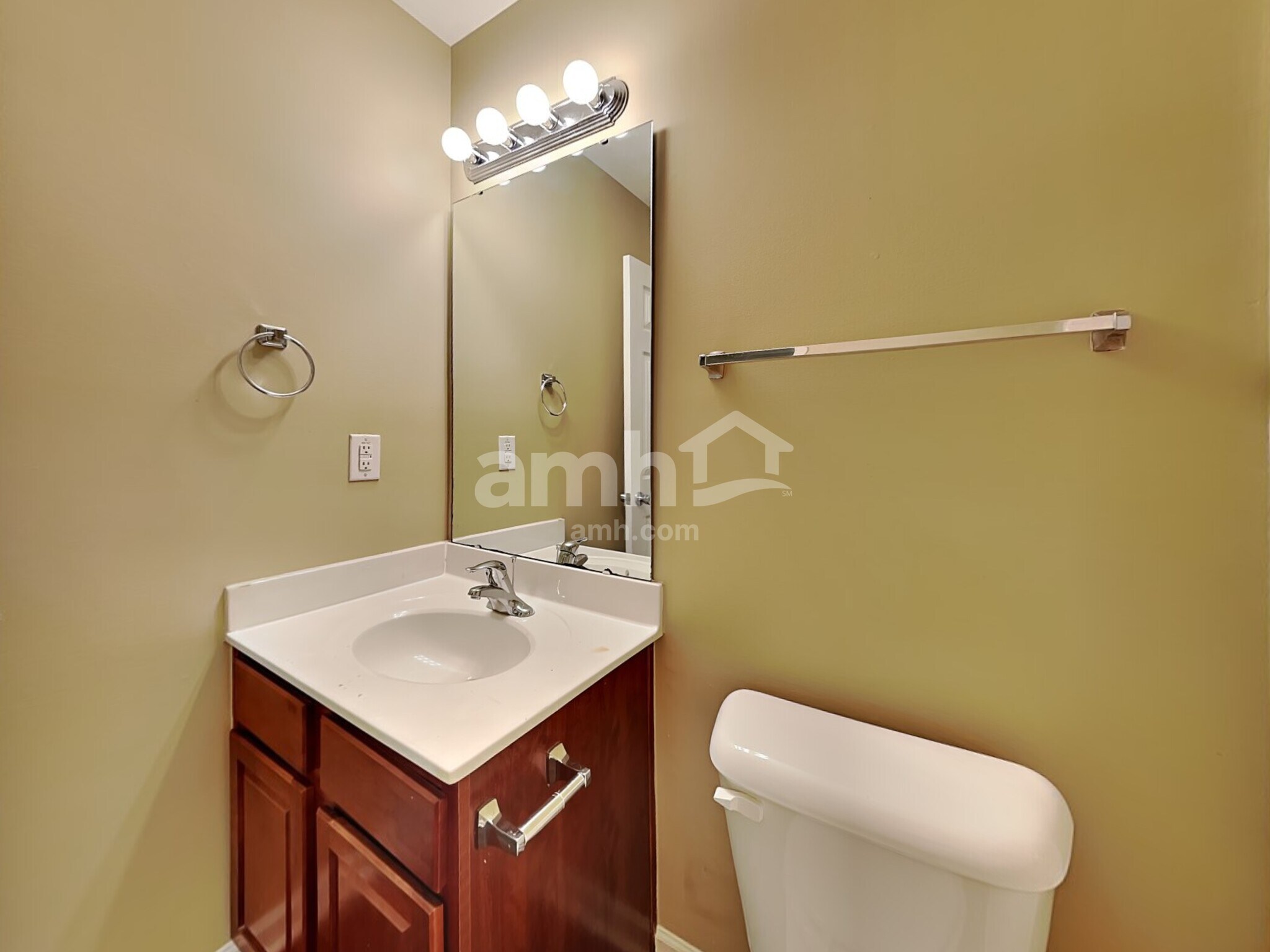 Building Photo - 1008 Golden Crest Dr