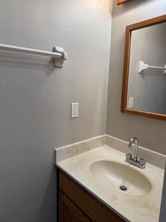 Building Photo - 3 Bedroom, 1.5 Bath Single Family Home - W...