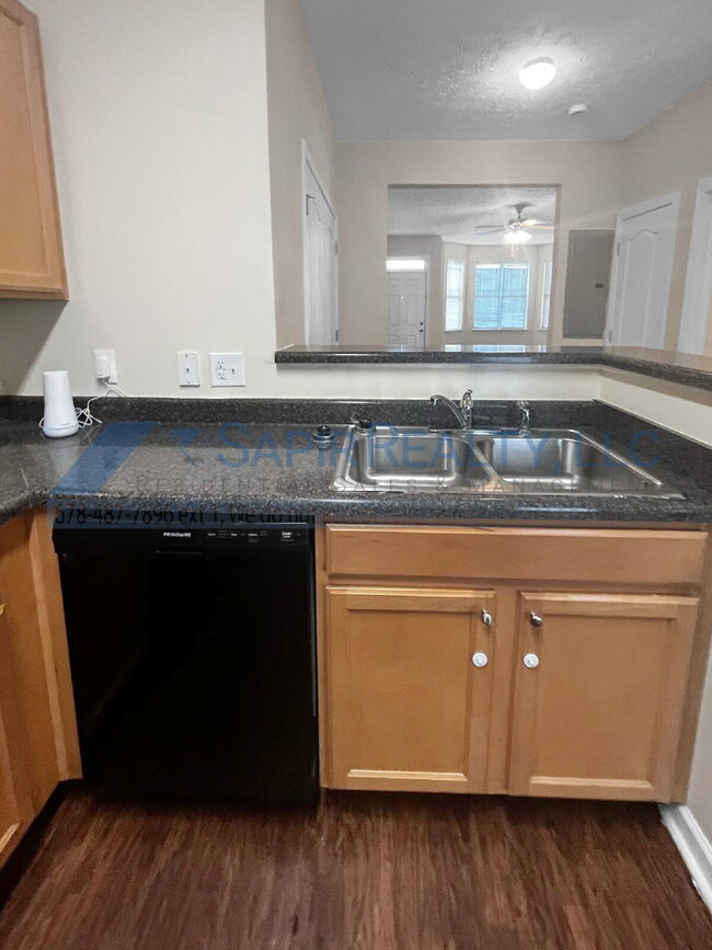 Building Photo - 6277 Ellenwood Dr