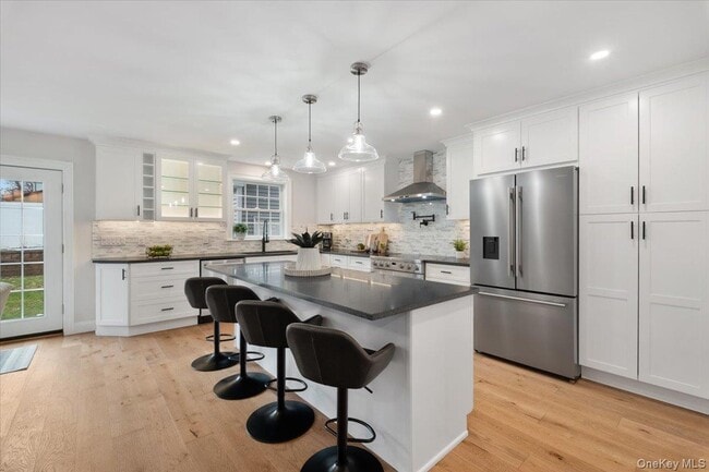 Building Photo - 32 Ackerman St