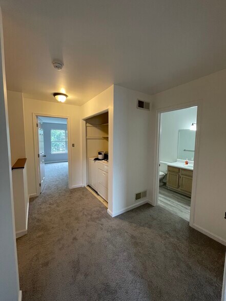 Hallway - 106 Fawn Rdg N