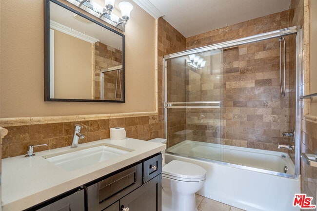 Building Photo - 625 S Berendo St