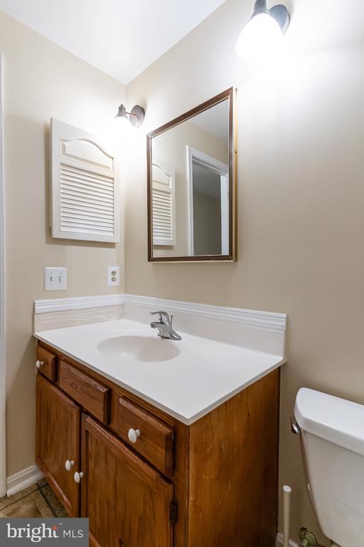 Building Photo - 7 Valleyfield Ct