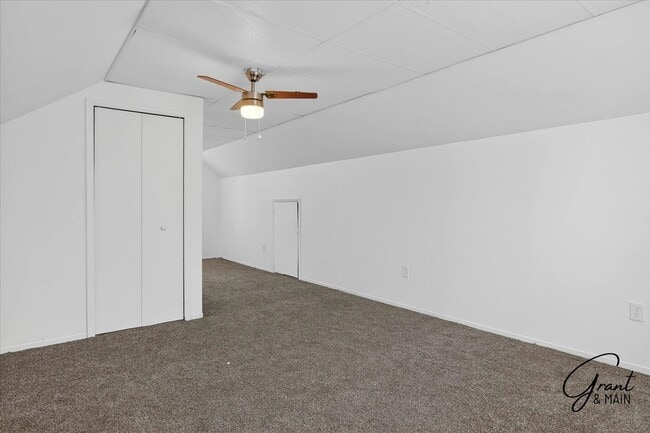 Building Photo - $1300 3 bedrooms