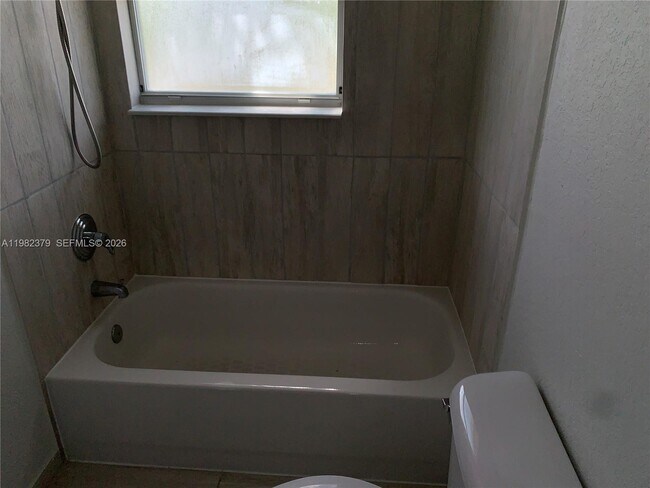 Building Photo - 3001 SE 17th Ave