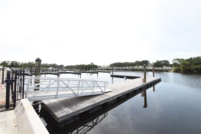 Building Photo - 114 Del Palma Dr