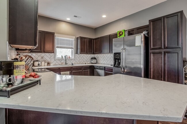 Building Photo - 3-Bedroom Townhome with Garage in Holly Ridge