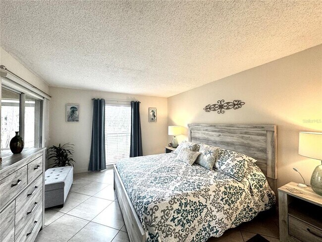 Building Photo - 4377 Longmeadow