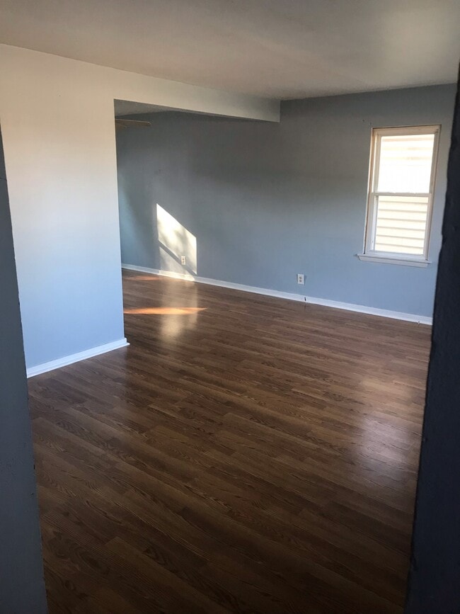 Building Photo - Keith St.