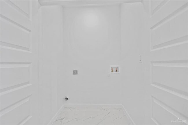 Building Photo - 17 E St