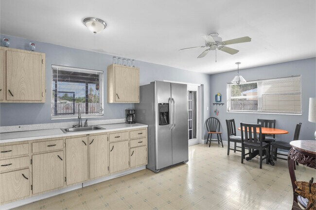 Building Photo - 9412 Bellewood St