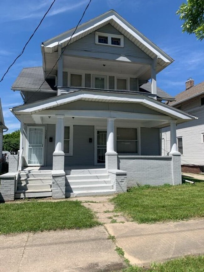 Building Photo - 1136 South Ave
