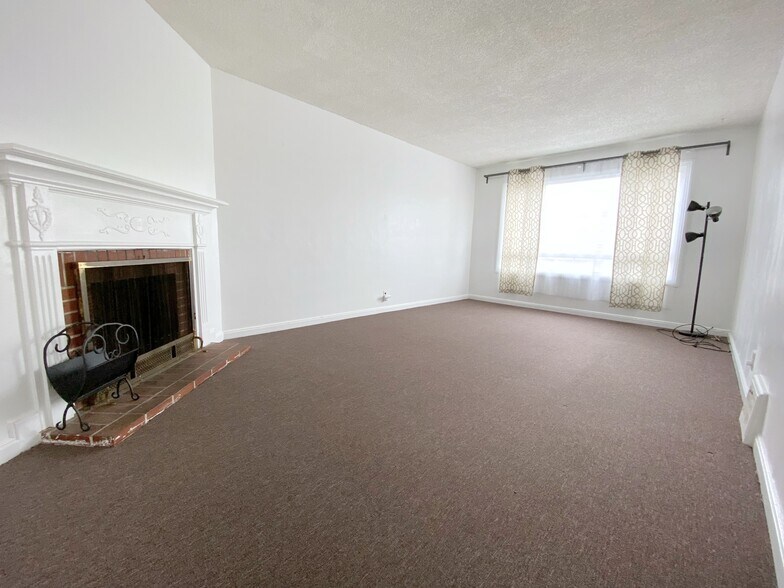 Living room - 126 Holloway Ave