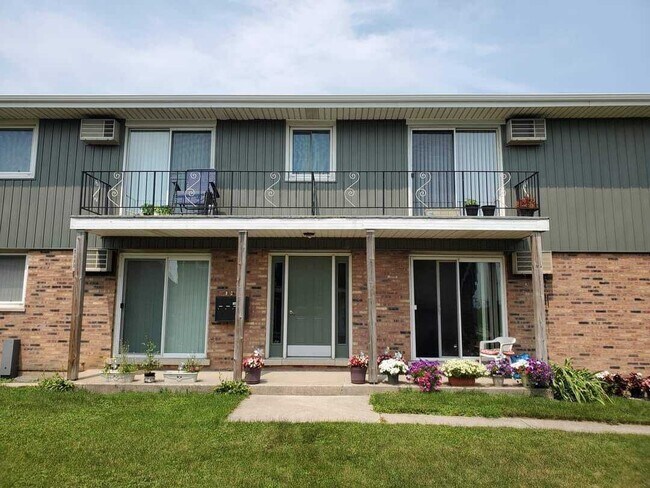 Building Photo - 508 Schroeder Ave