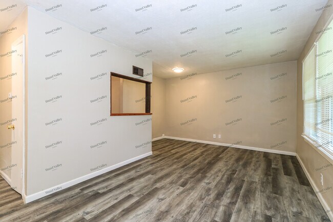 Building Photo - 26 Florval Dr