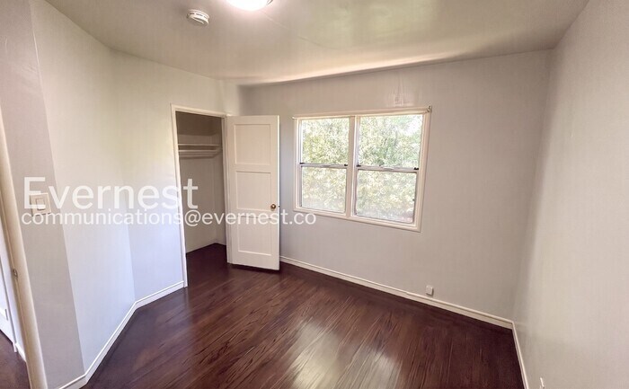 Building Photo - 6618 Laird Ave