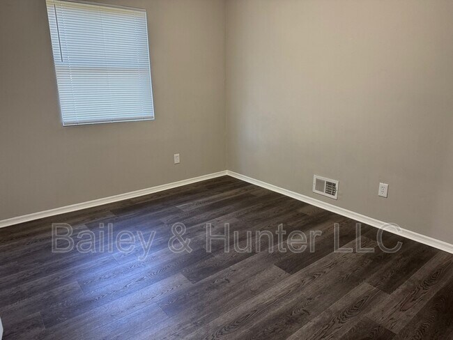 Building Photo - 4515 Doral Dr SW