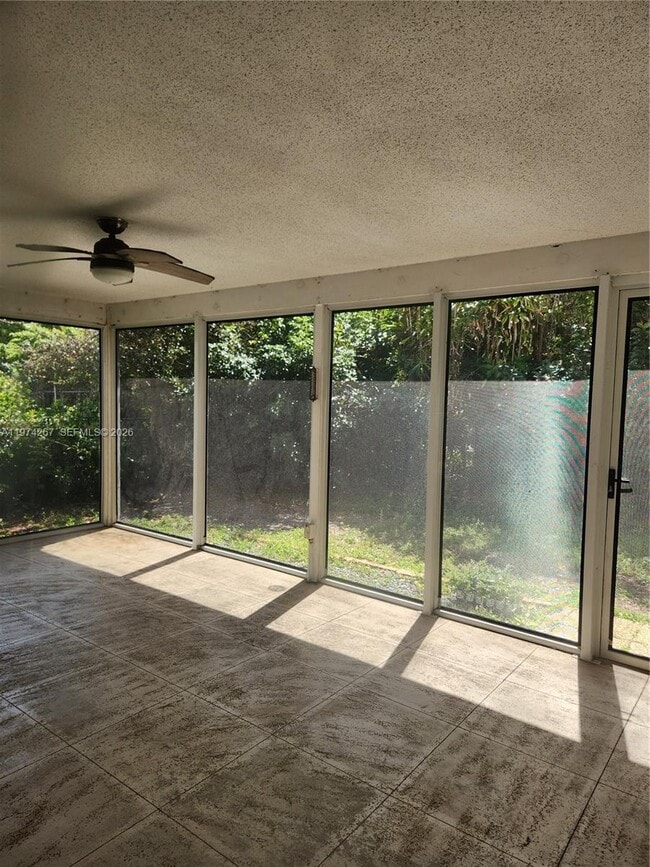 Building Photo - 107 18th Ave S