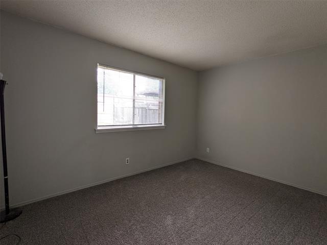 Building Photo - 2121 Travis Dr