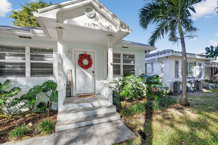 Building Photo - 1511 S Palmway