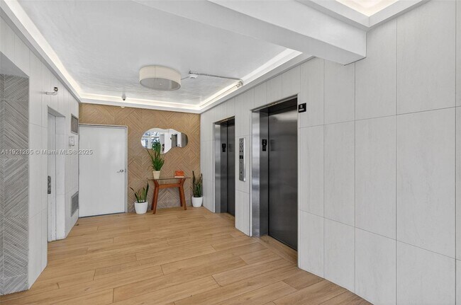 Building Photo - 1331 Lincoln Rd