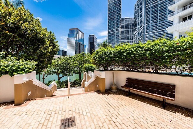 Building Photo - 801 Brickell Key Blvd