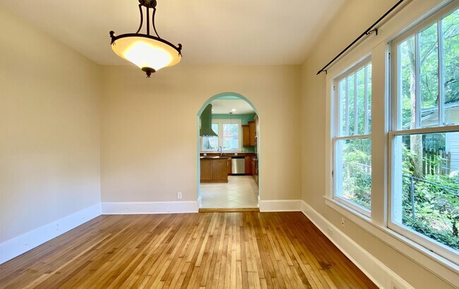 Building Photo - 1105 Virginia Ave