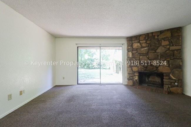 Building Photo - 1359 E 60th St