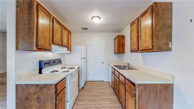 Building Photo - 1002 Verde Dr