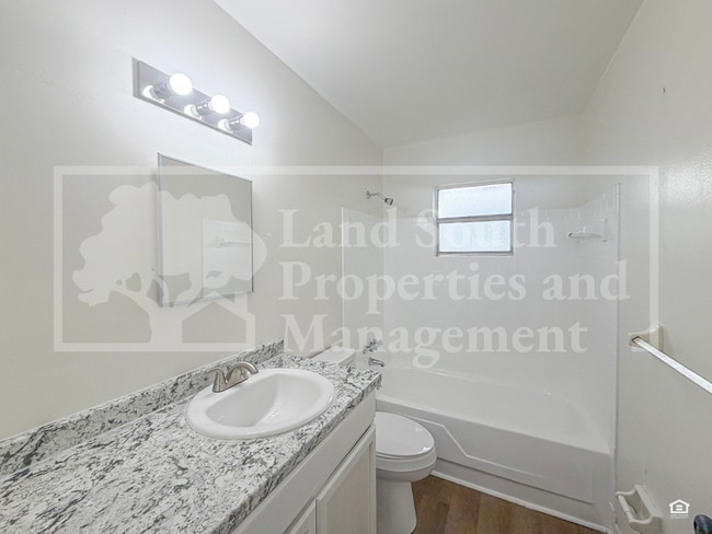 Building Photo - 929 Lexington St