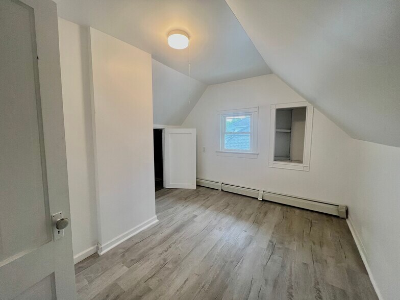 Building Photo - 236 Willetts Ave