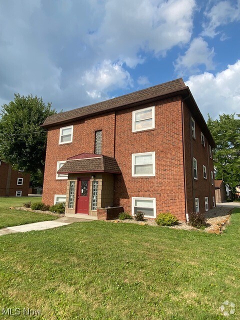 Building Photo - 1810 Mahoning Ave NW