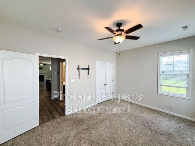 Building Photo - 147 Stafford Ave