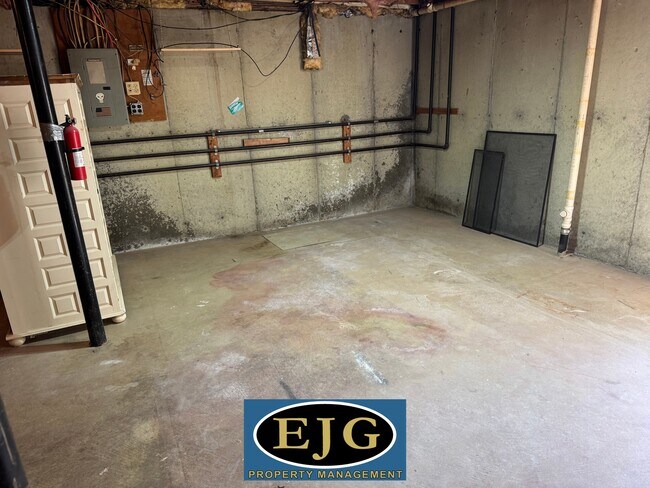 Building Photo - 158 Beech St
