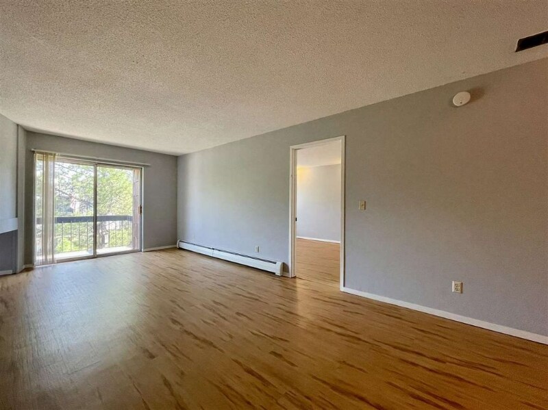 Building Photo - 3150 Lakeside Dr