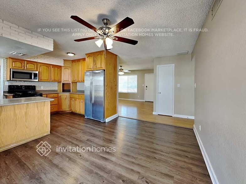 Building Photo - 8930 W Heatherbrae Dr