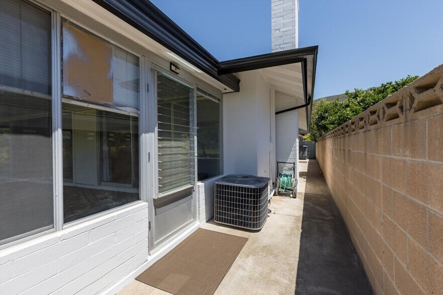 Building Photo - 1304 San Julian Dr