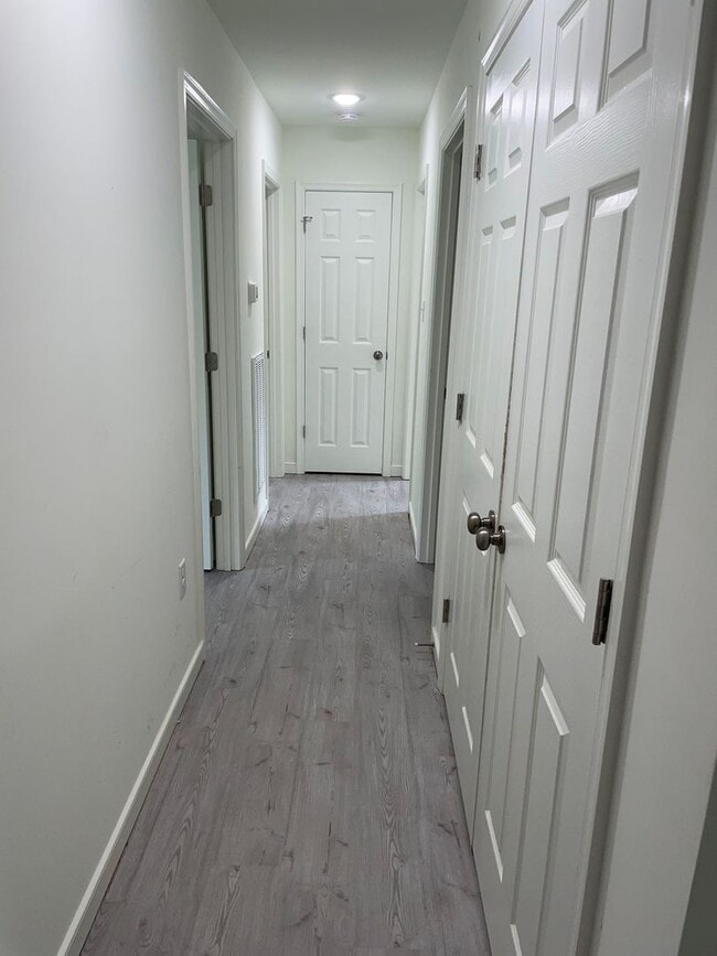 Building Photo - 3 bedroom / 1 bath Duplex / Apartment Cumberland, VA