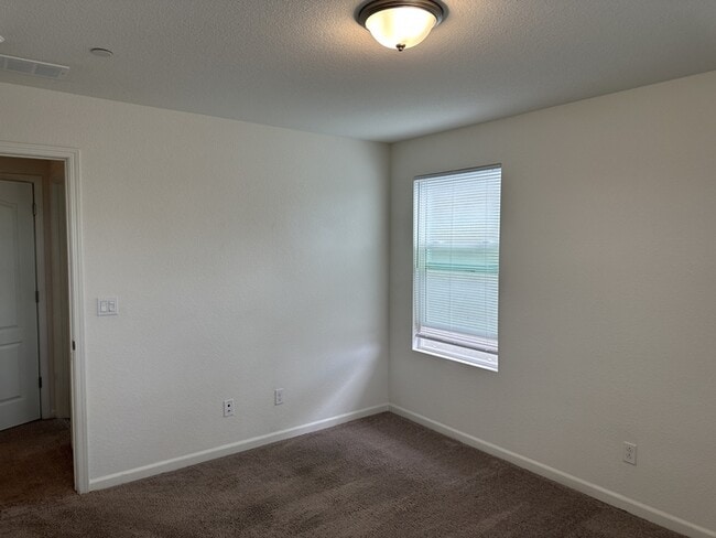 Building Photo - Manteca 5 Bedroom, 3 Bath Executive Style ...