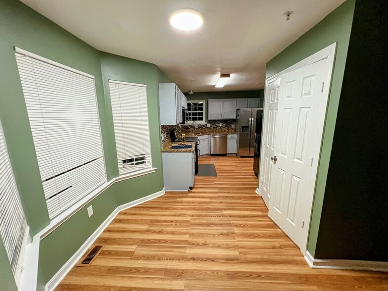 Building Photo - 6301 Grenfell Ct