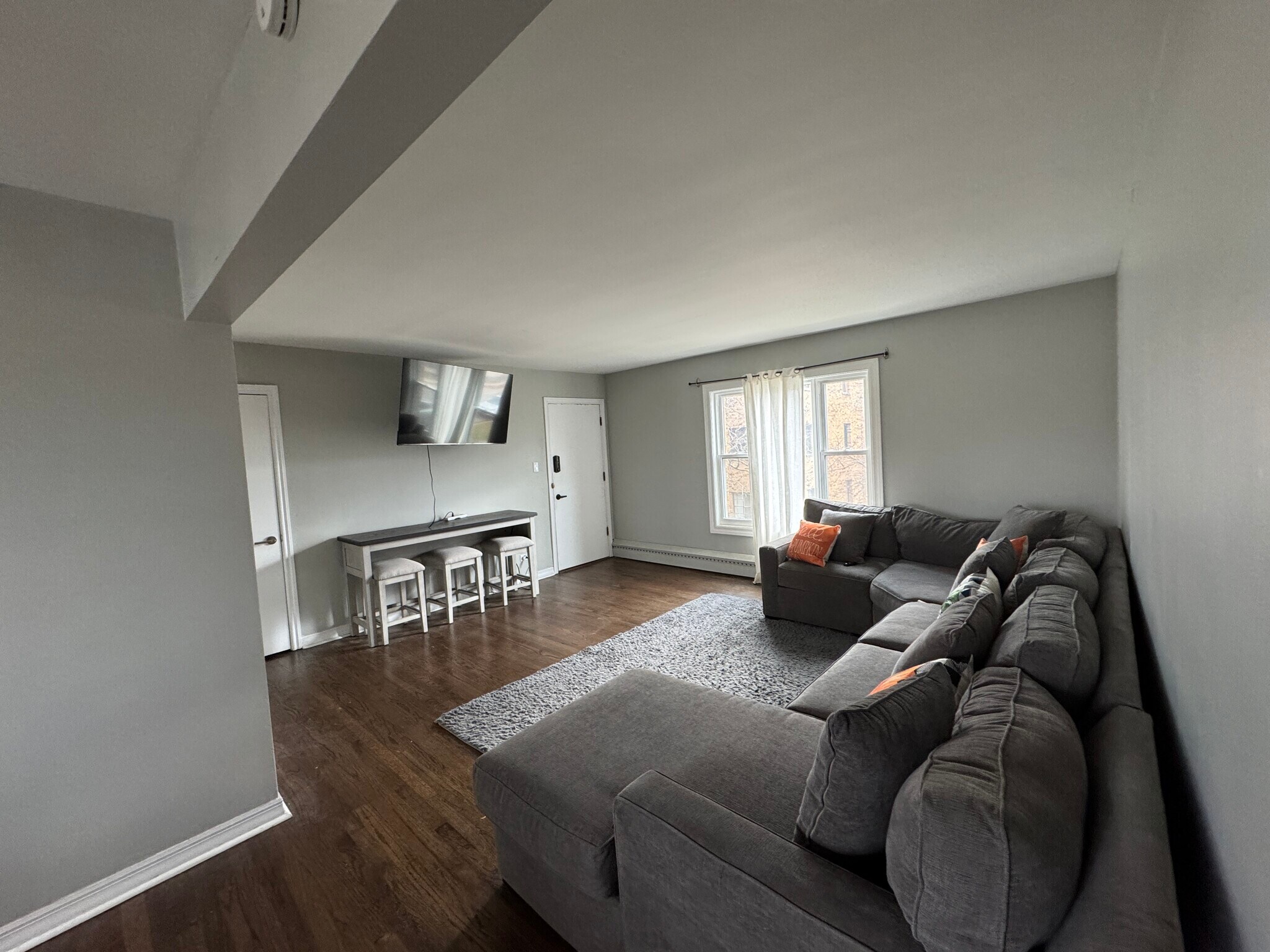 Building Photo - 1557 Monroe Ave