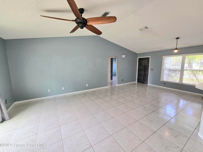 Building Photo - 4445 Greenhill St